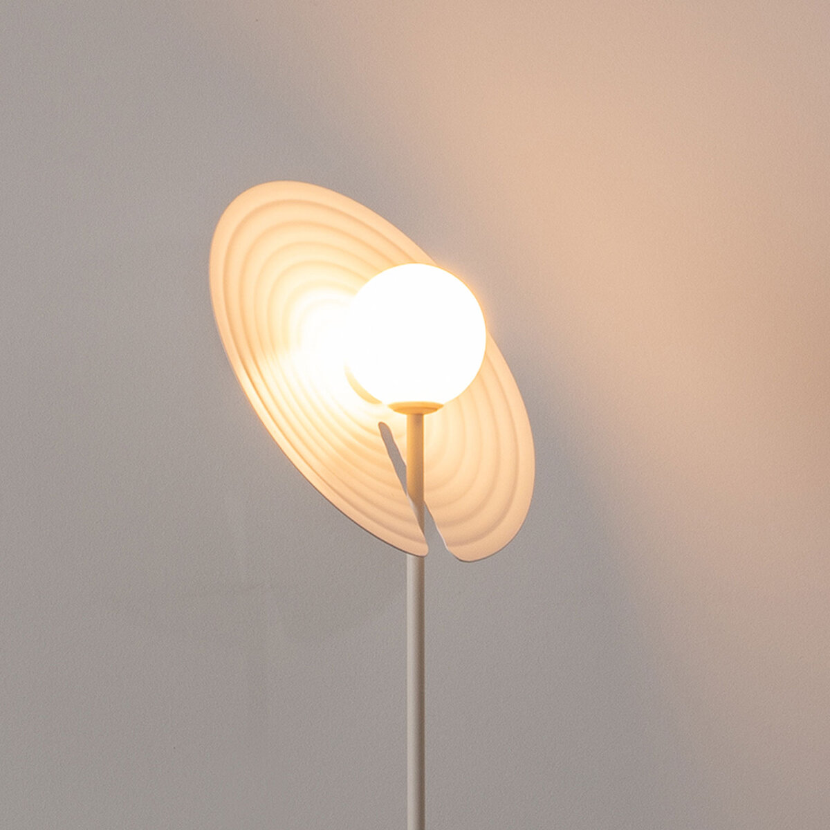 Milan Symphony Stehleuchte, nerzfarben, Schirm: Ø 30 cm