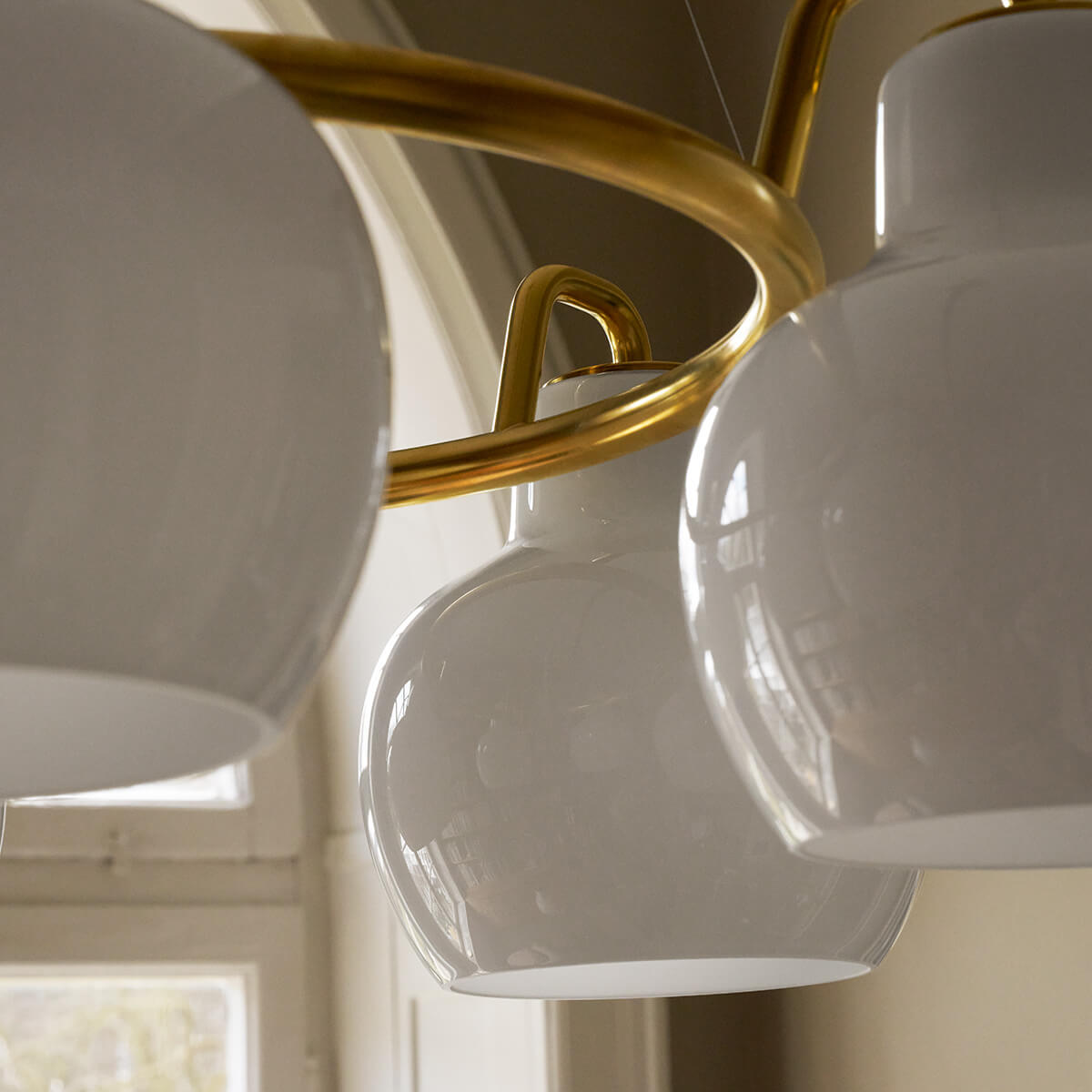 Louis Poulsen VL Ring Crown 3-5-7 Pendelleuchte, 5-flg., Messing / Opalglas