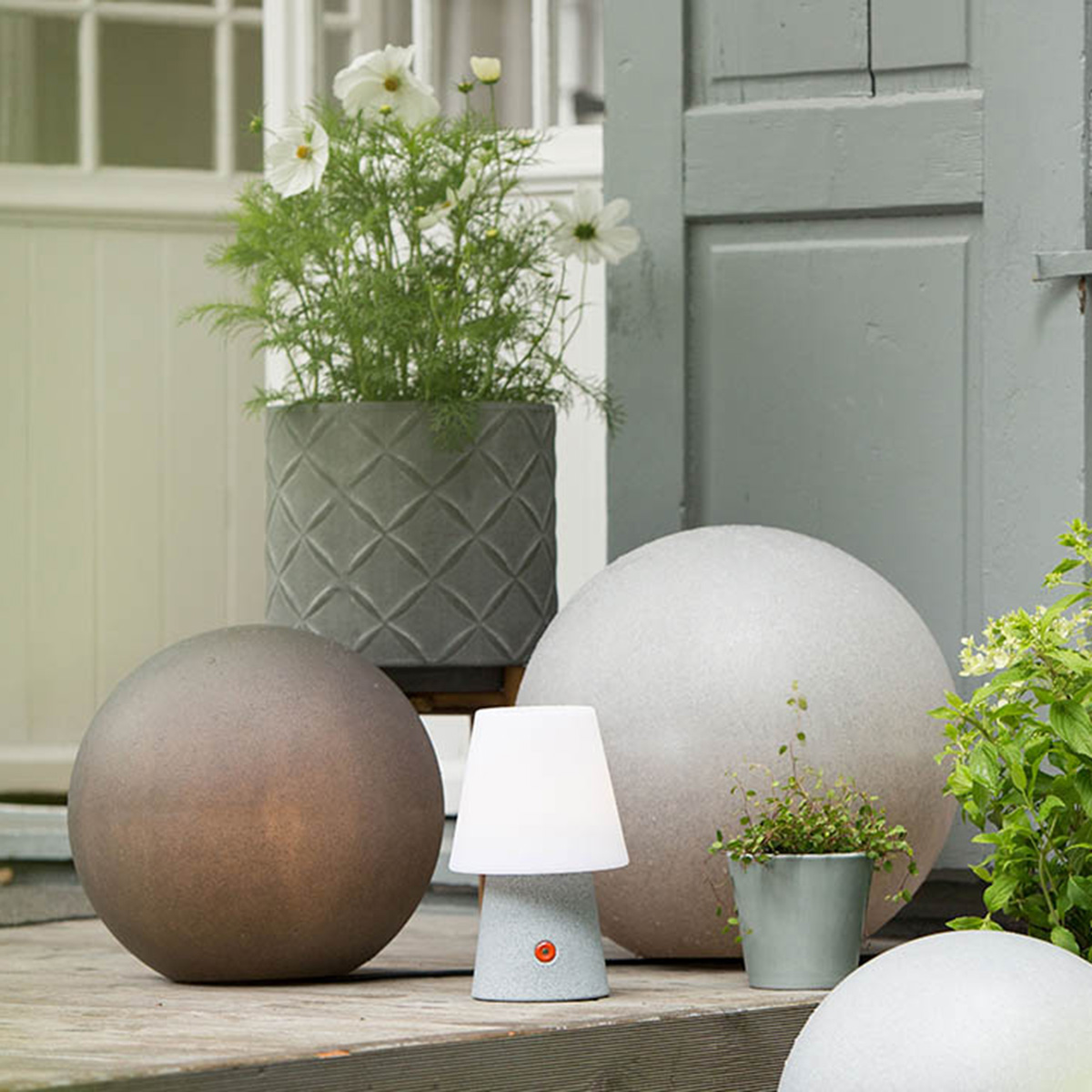 8 seasons design Shining Globe Ø 40 cm LED Solardekoleuchte, anthrazit