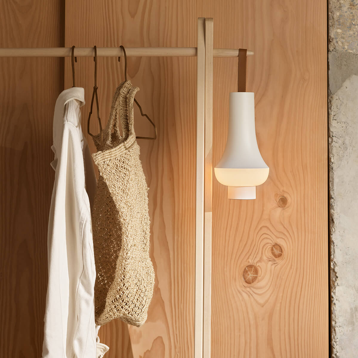 Louis Poulsen Tomoshi Portable LED Akkuleuchte, weiß matt