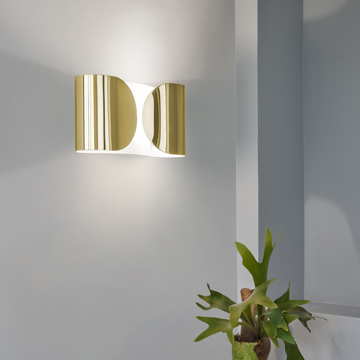 Flos Foglio Wandleuchte, Gold 22 Karat (©Frank Hülsbömer)