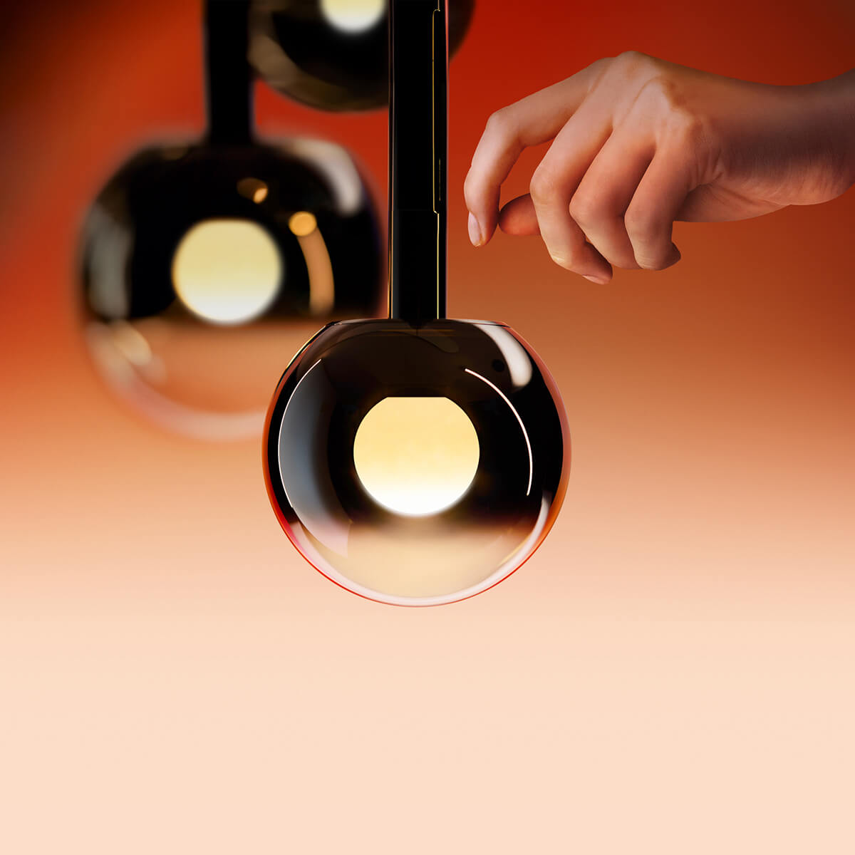 Occhio Luna sospeso cloud LED Pendelleuchte, dark chrome Occhio Luna sospeso cloud LED Pendelleuchte, dark chrome