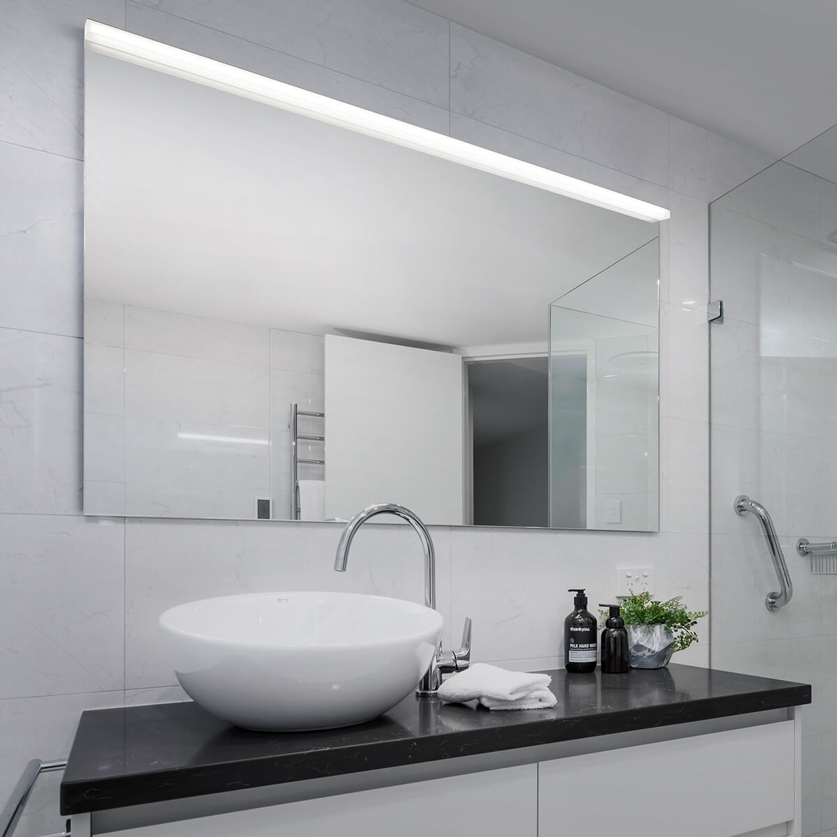 Helestra Onta LED Spiegelleuchte, Länge: 120 cm, Chrom / Acrylglas satiniert