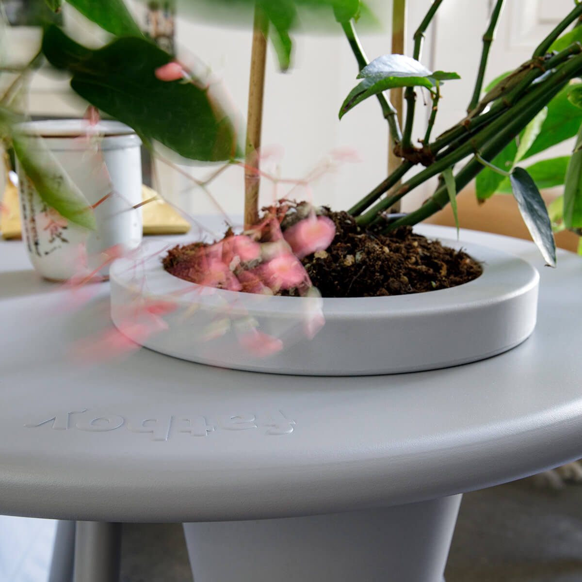 Fatboy Bakkes Beistelltisch mit Blumentopf, hellgrau