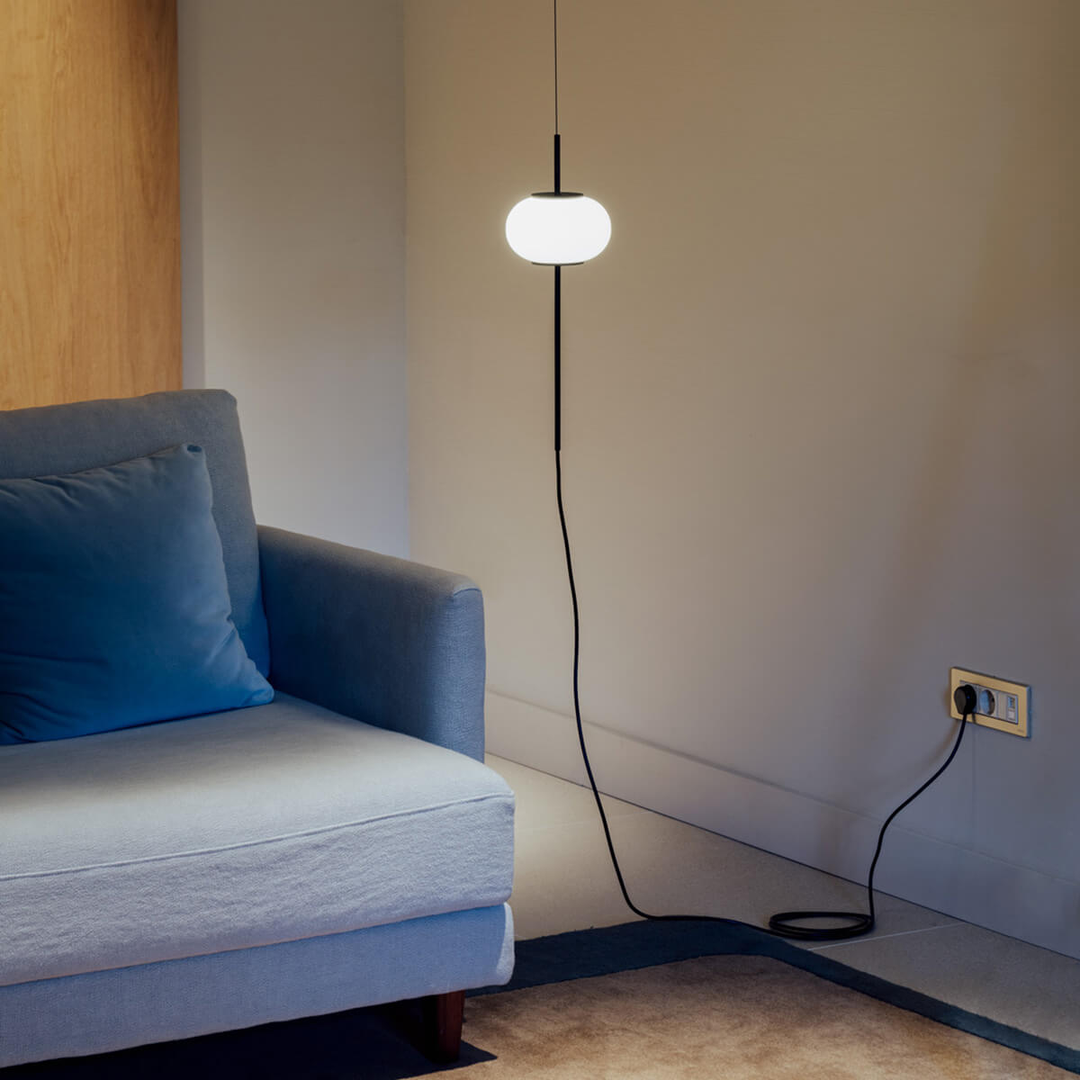 Milan Astros Steh- / Pendelleuchte, schwarz matt Astros Steh- / Pendelleuchte