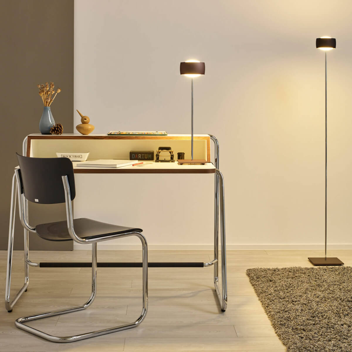 059-oligo-grace-led-tischleuchte-g45-931-11-41-brazilian-brown-ambiente2-1200x1200 Oligo Grace LED Tischleuchte, Tunable White, und Grace LED Stehleuchte, Tunable White, Chrom / Brazilian brown