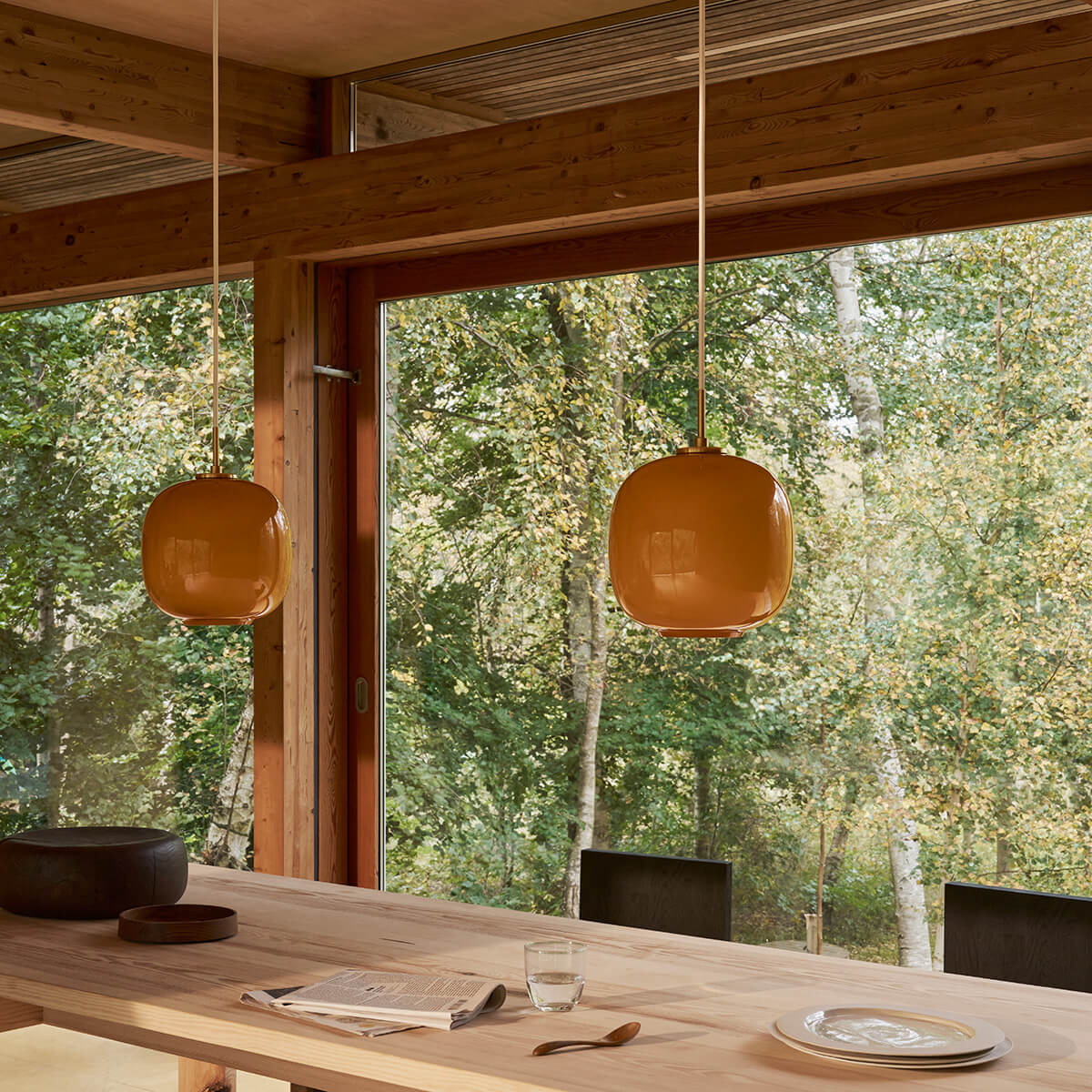 Louis Poulsen VL45 Radiohus Pendelleuchte, Ø: 25 cm, Glas bernstein (ausgeschaltet)