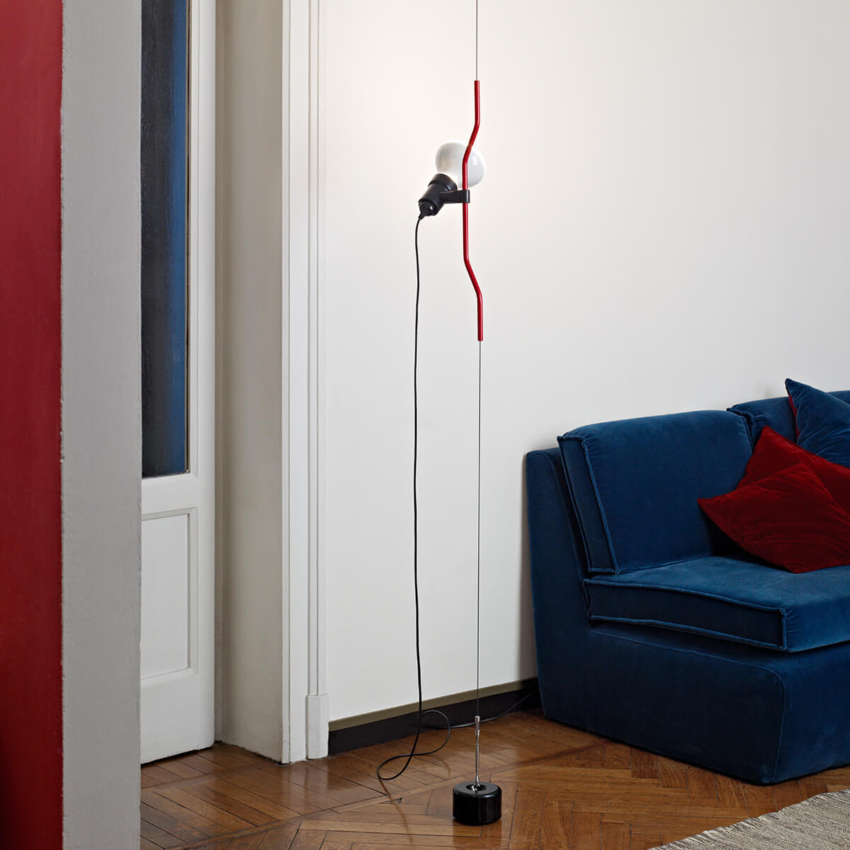 Flos Parentesi Pendelleuchte, rot (©Frank Hülsbömer)