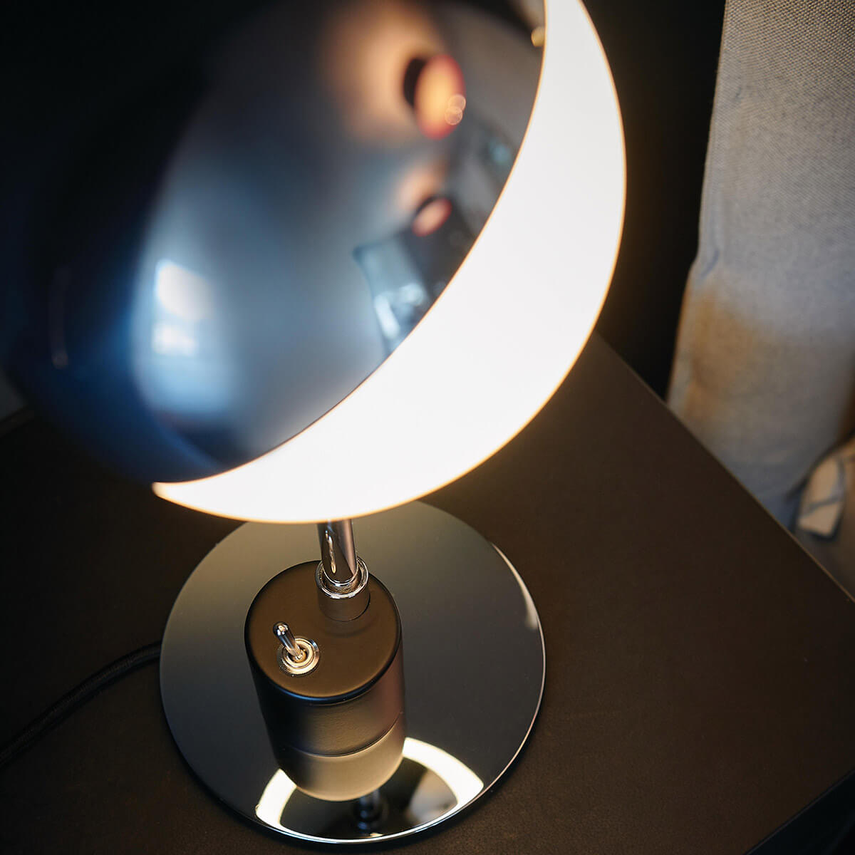 Tecnolumen SF 28 Tischleuchte, Chrom, Fuß: schwarz lackiert