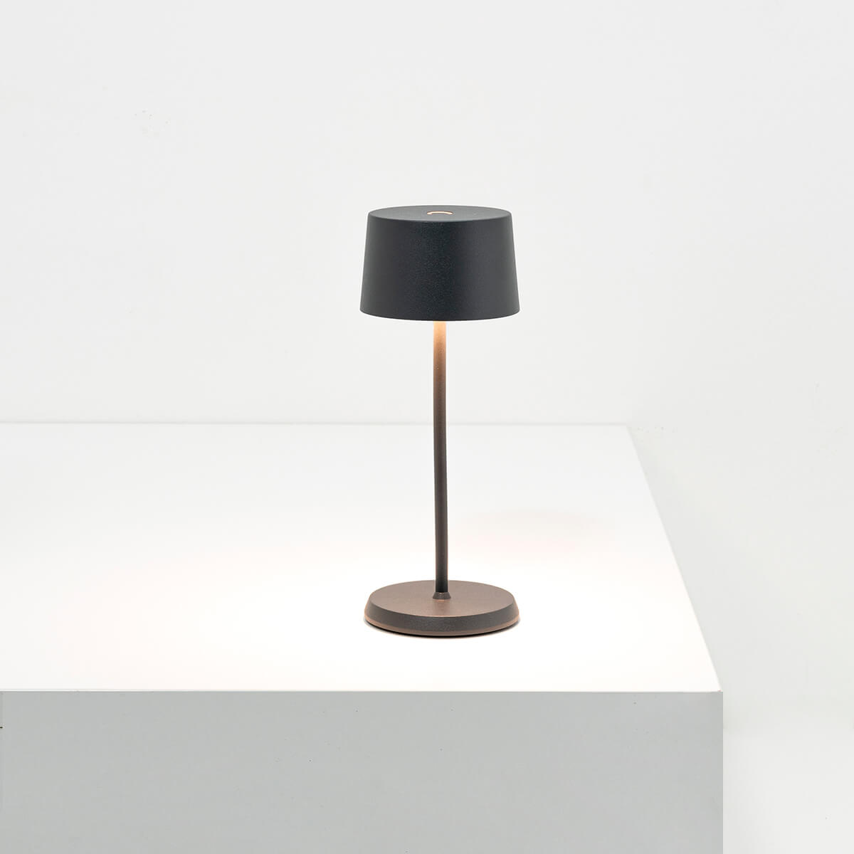 Zafferano AiLati Olivia Micro Pro LED Akkuleuchte, dunkelgrau