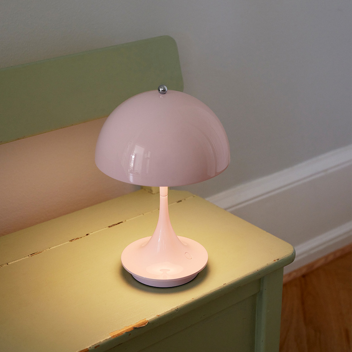 Louis Poulsen Panthella 160 Portable LED Akkuleuchte, blassrosa – Design by Verner Panton