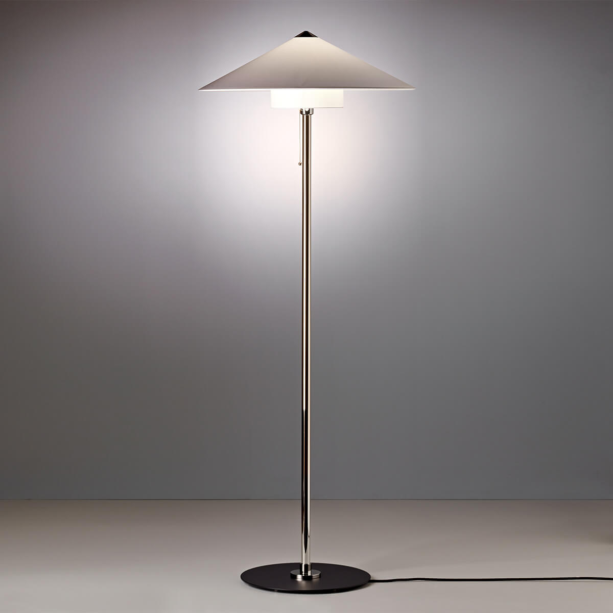 Tecnolumen Wagenfeld Stehleuchte WSTL 30, Nickel, Fuß: schwarz lackiert Wagenfeld Stehleuchte WSTL 30