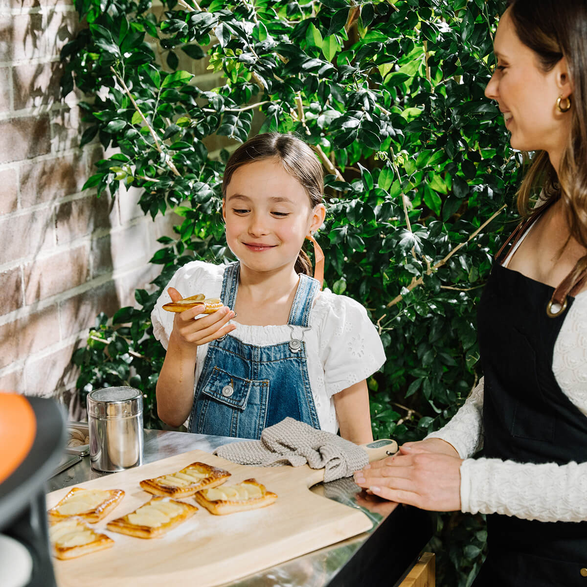 Everdure KILN Pizzaofen, 2 Brenner, rotierend, terracotta