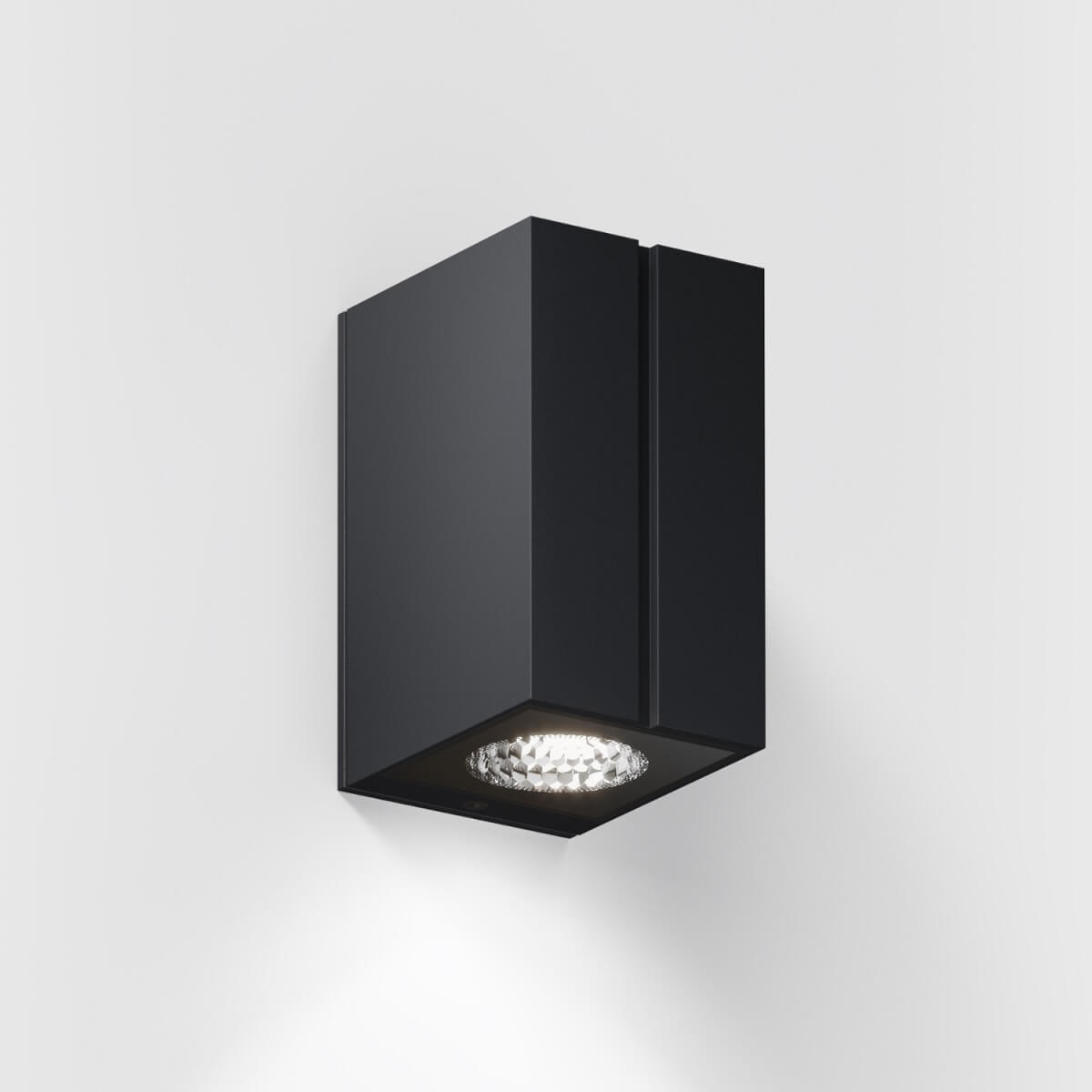 IP44.DE Cut One LED Außenwandleuchte, deep black (schwarz)