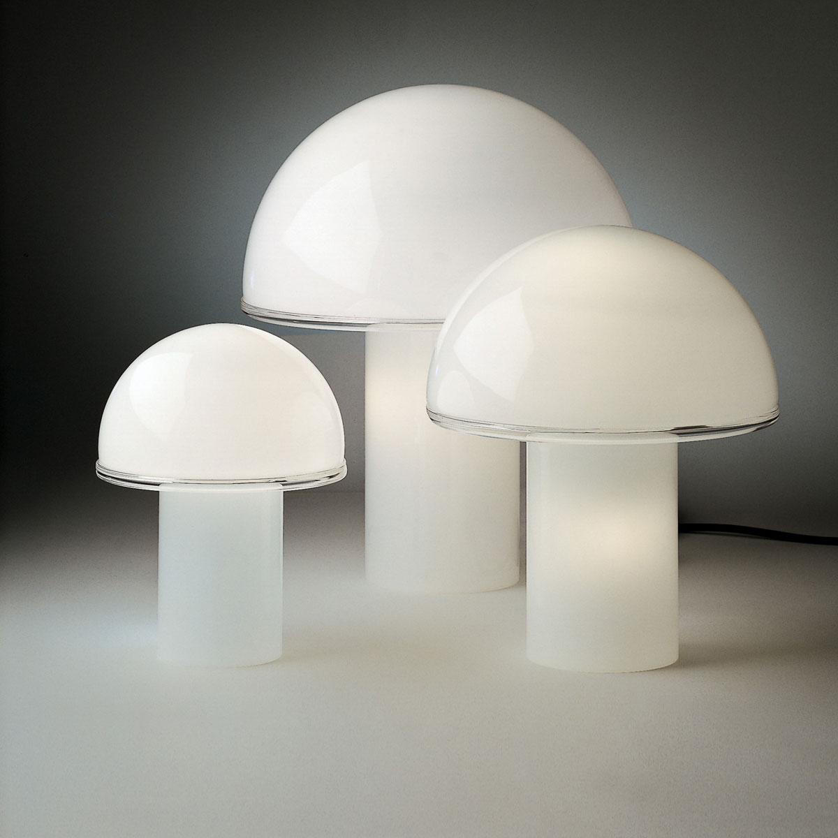 Artemide Onfale Tavolo, piccolo, grande und medio, weiß (v.l.n.r.)