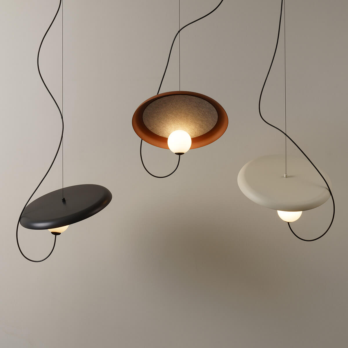 Milan Wire Pendelleuchte, Ø: 38,3 cm, anthrazitgrau, Kupfer und nerzfarben (v.l.n.r.)