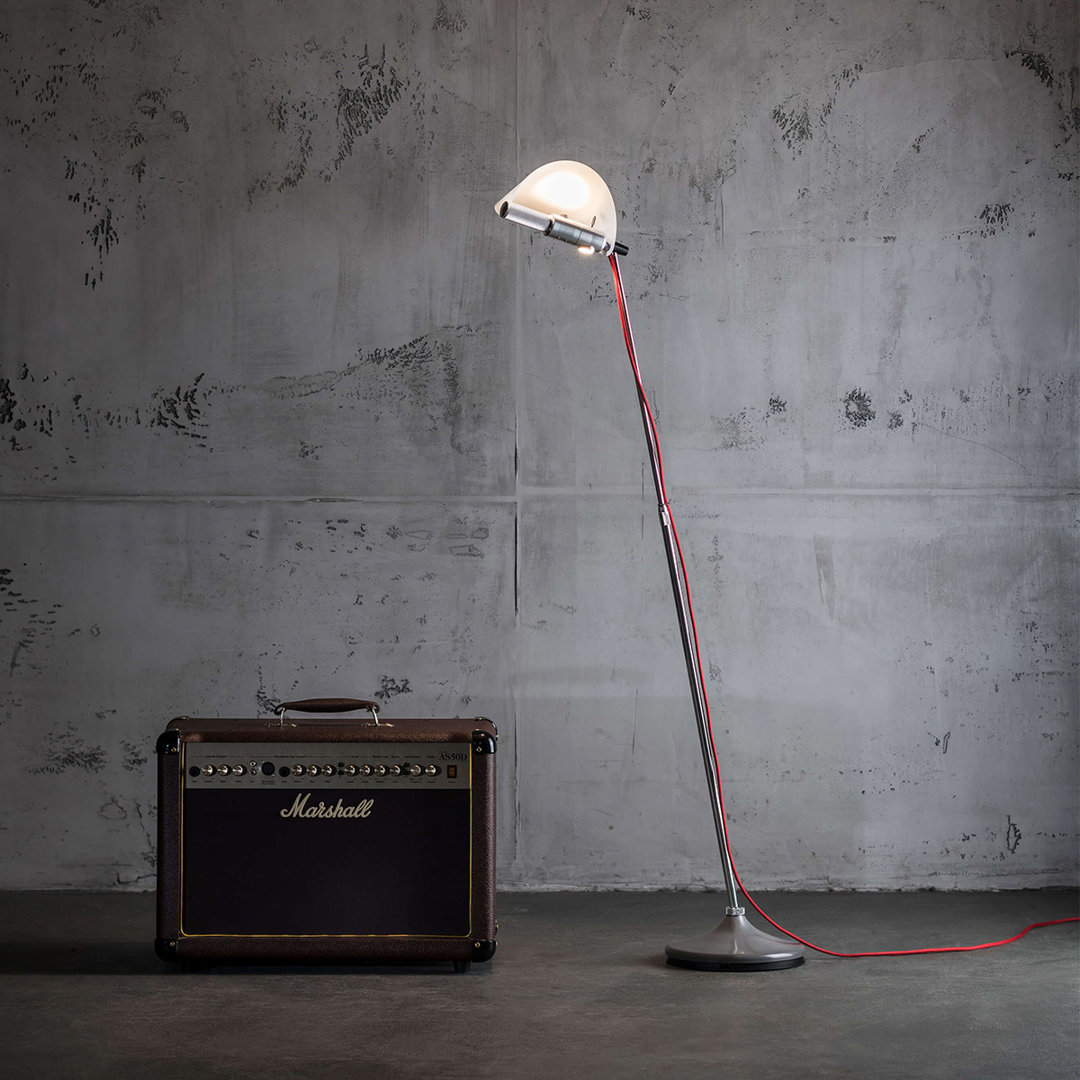 Less 'n' more Stereo LED Stehleuchte, Alu poliert / Beton grau (Leuchtenkopf direkt- und indirektstrahlend, mit Lichtsegel)