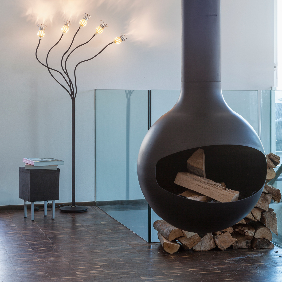 Serien.lighting Poppy Floor 5 Stehleuchte, Schirme: Keramik, Arme: schwarz