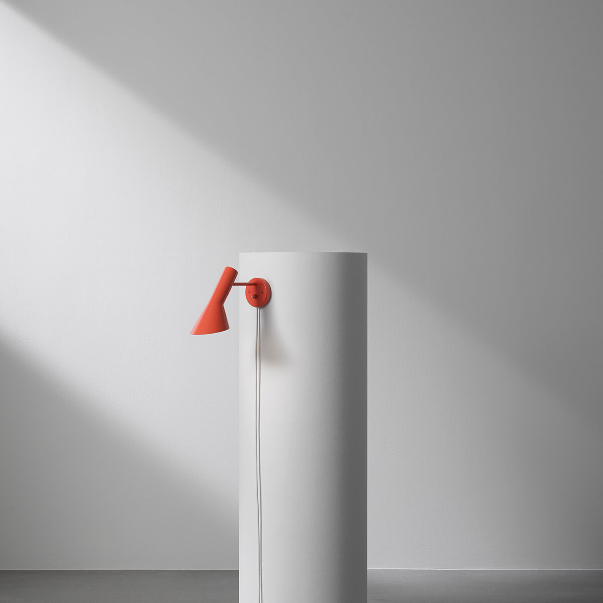 Louis Poulsen AJ Wandleuchte, Electric orange