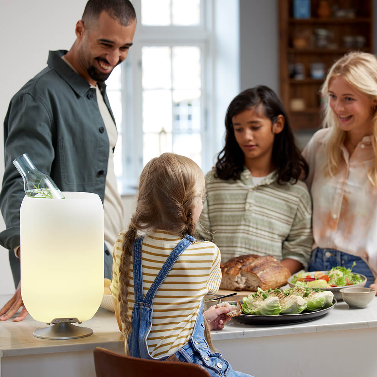 Kooduu Atmos LED Akkuleuchte, Bluetooth Lautsprecher & Weinkühler, Aluminium gebürstet