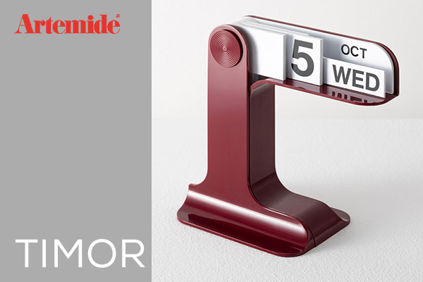 Artemide Timor Kalender in Rot als Designobjekt und Tischkalender