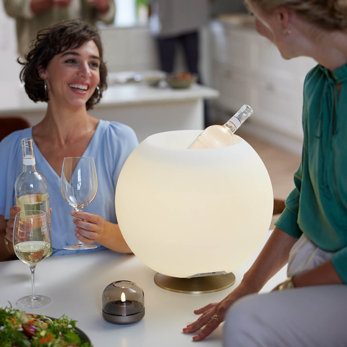 Kooduu Sphere LED Akkuleuchte, Bluetooth Lautsprecher & Weinkühler, Messing