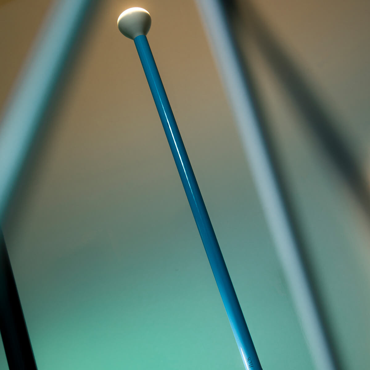 Flos Luminator Stehleuchte, azurblau (©Alecio Ferrari)