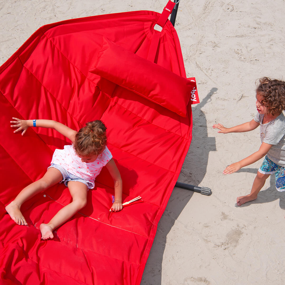 Fatboy Headdemock Pillow Kissen, rot, mit der Fatboy Headdemock Hängematte, rot (separat erhältlich)