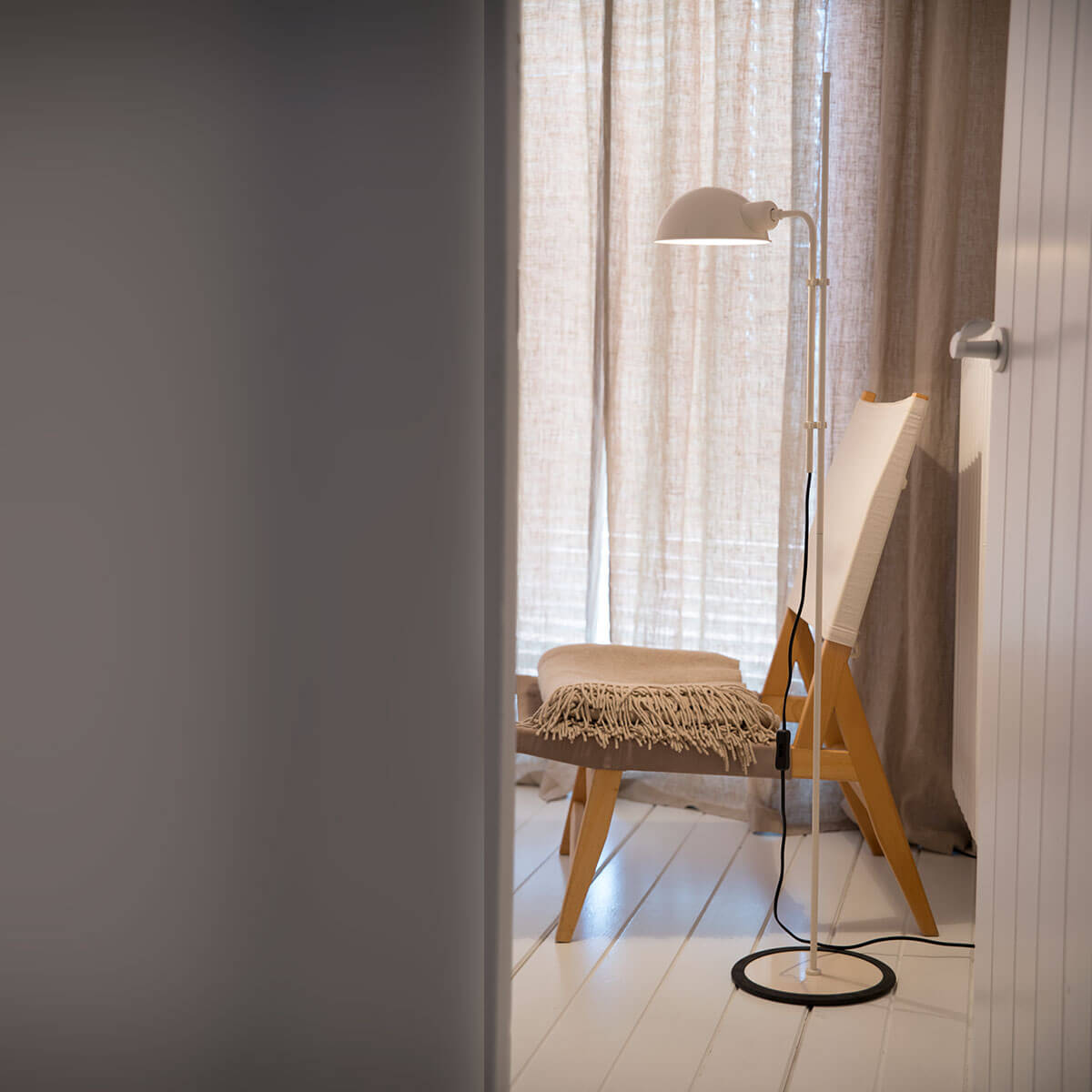 Marset Funiculí Stehleuchte, perlweiß