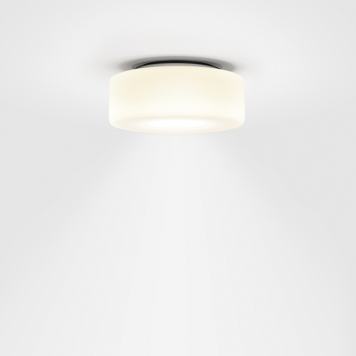 Serien.lighting Curling Ceiling S LED Deckenleuchte, 3000 K, Glas opal (©serien.lighting)