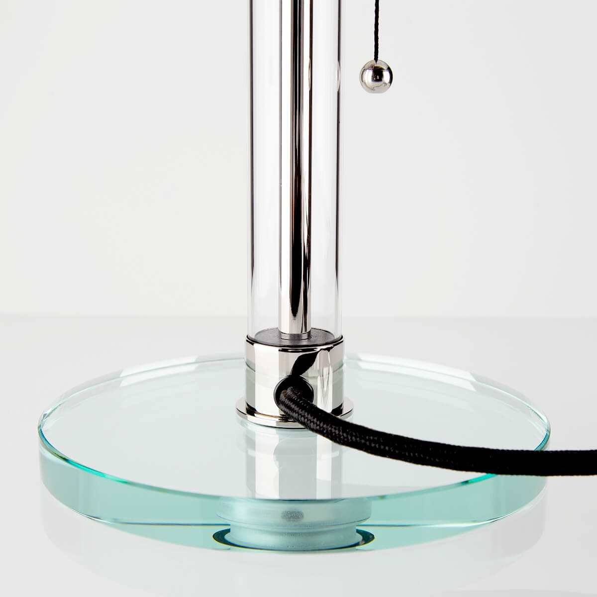 Tecnolumen Wagenfeld Tischleuchte WG 24, Metall vernickelt, Fuß + Schaft: Klarglas (©Leuchtenland.com)