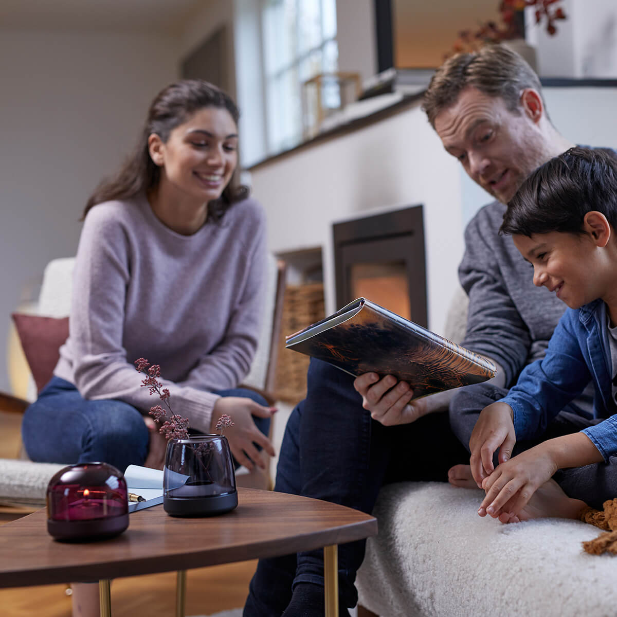 Kooduu Glow 10 Windlicht, rauchgrau, und Glow 08 Windlicht, purpur