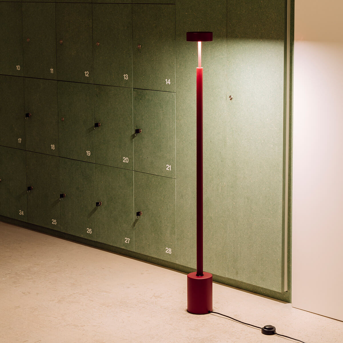 Milan Peak LED Stehleuchte, Höhe: 130 cm, granatrot