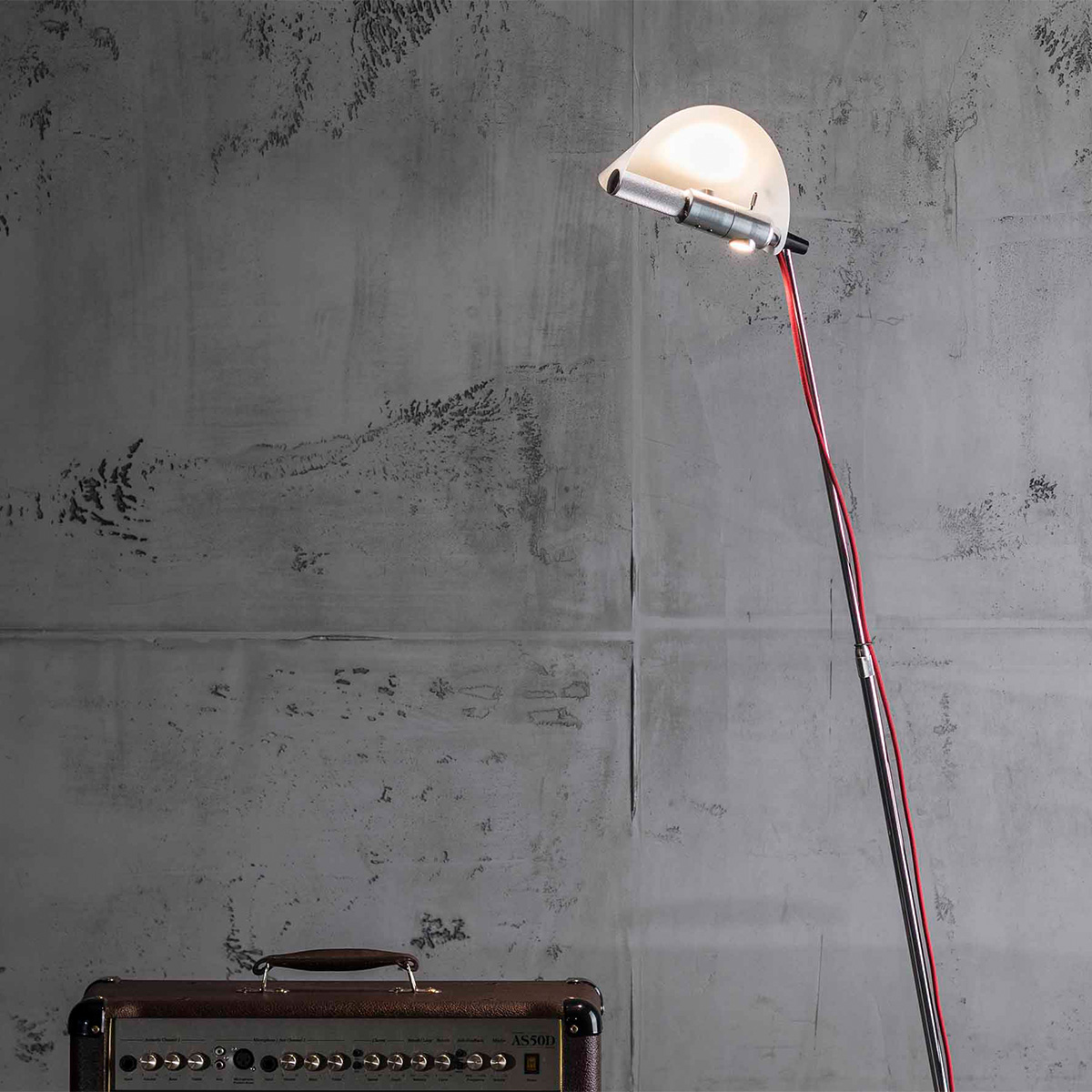 Less 'n' more Stereo LED Stehleuchte, Alu poliert / Beton grau (Leuchtenkopf direkt- und indirektstrahlend, mit Lichtsegel)