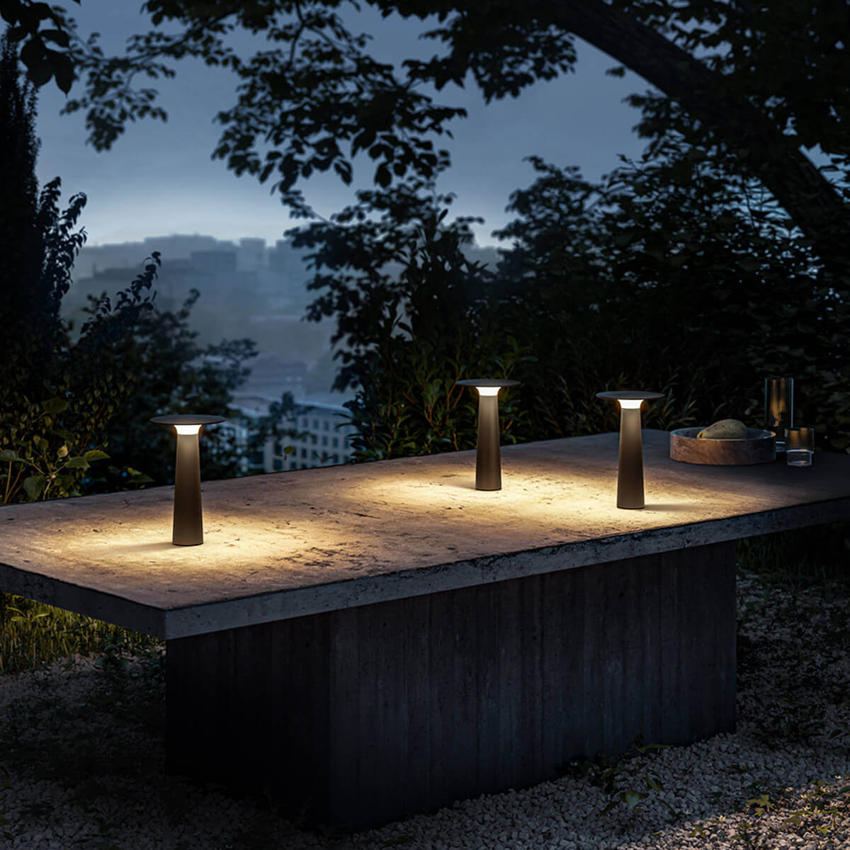 IP44.DE Lix LED Akkuleuchte, Dim-to-Amber, jet black (schwarz)
