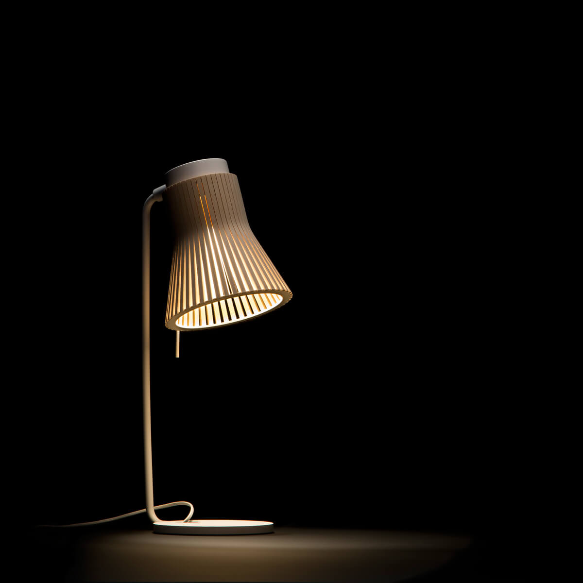 Secto Design Petite 4620 Tischleuchte, weiß, Schirm: Birke natur