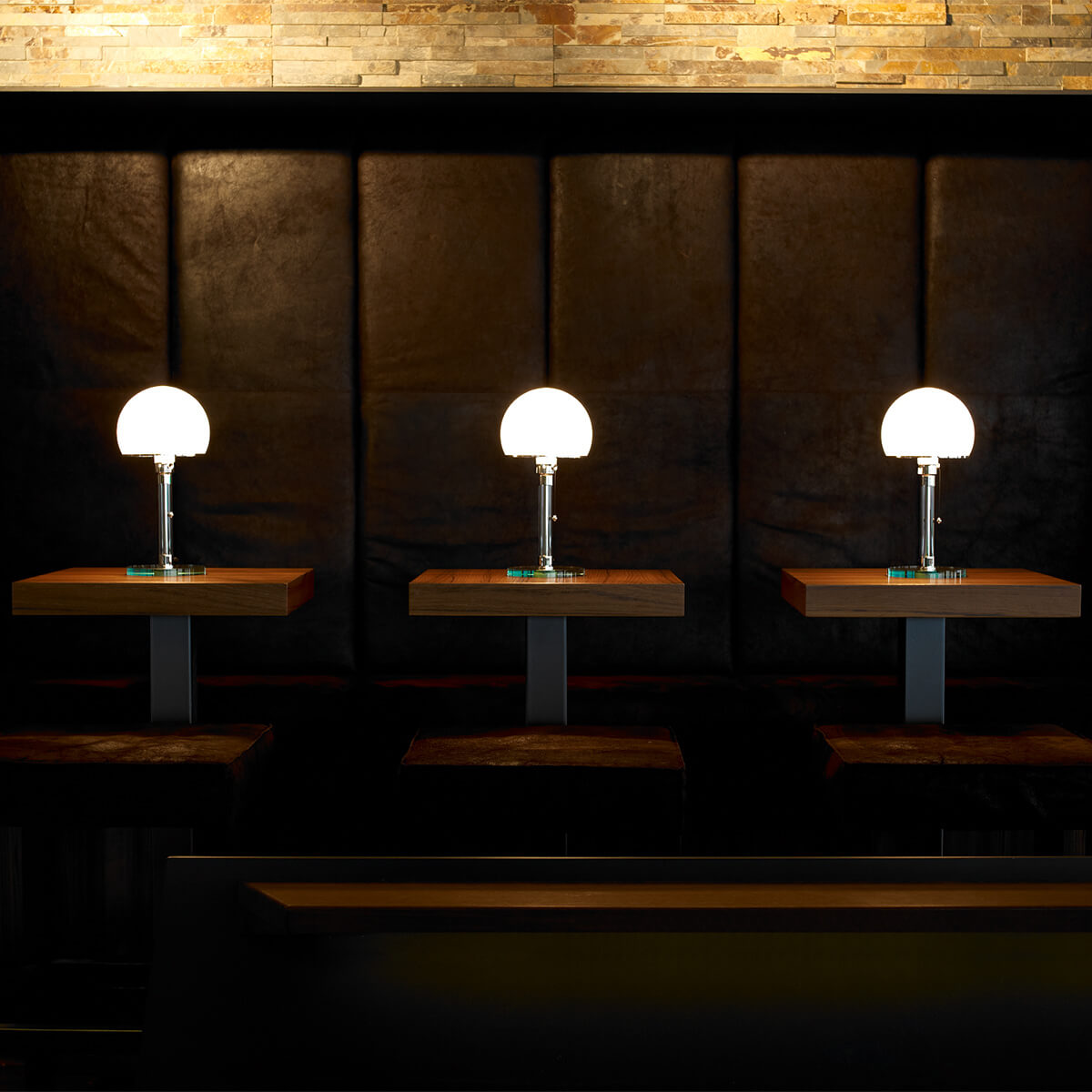 Tecnolumen Wagenfeld Tischleuchte WG 24, Metall vernickelt, Fuß + Schaft: Klarglas