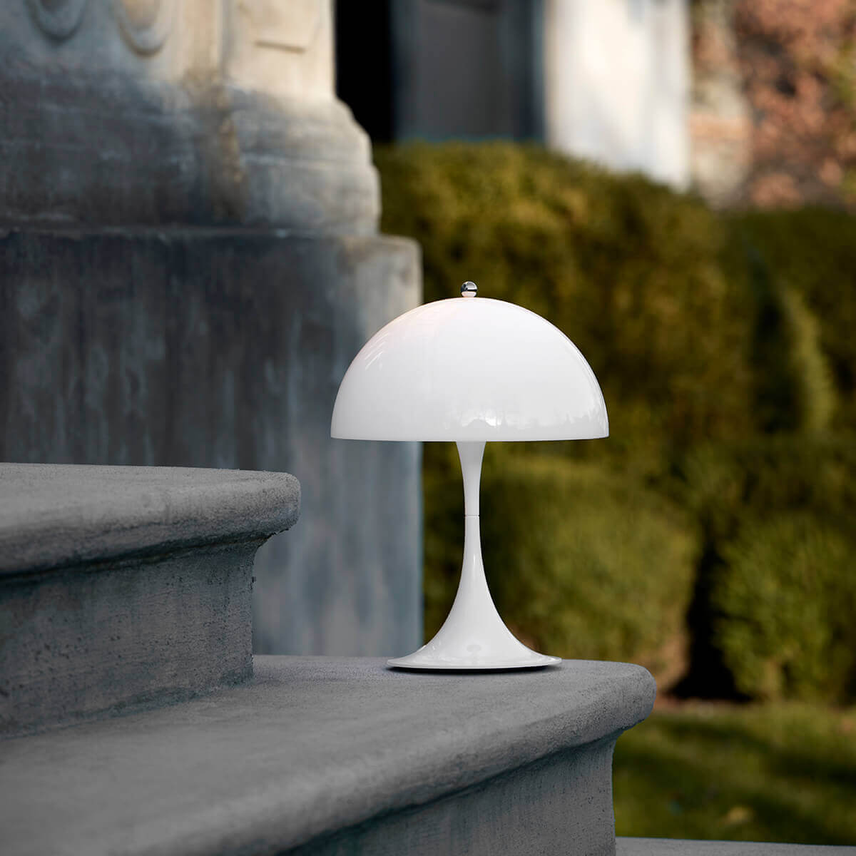 Louis Poulsen Panthella 250 Portable V2 LED Akkuleuchte, Acryl opalweiß – Design by Verner Panton