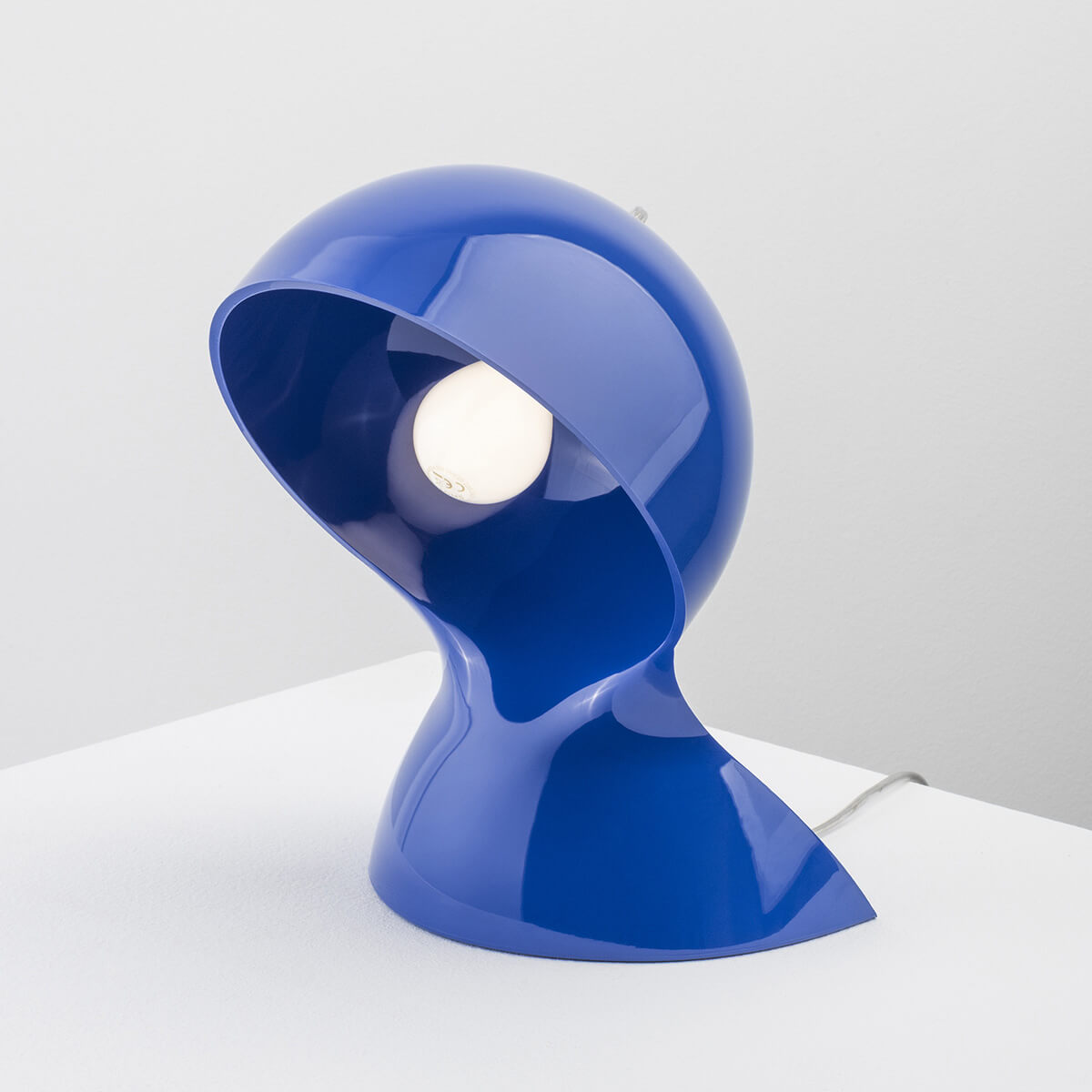 Artemide Dalù Tavolo, Klein blue (tiefblau)