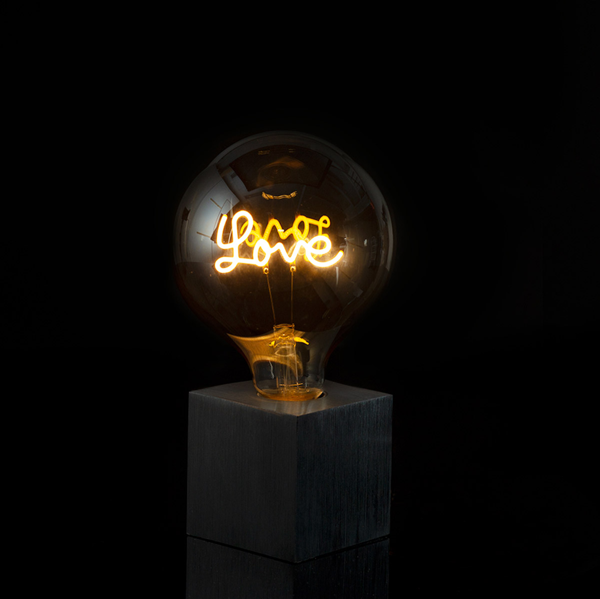 Sompex Cubic Tischleuchte schwarz, mit Motiv Leuchtmittel, Love (©Leuchtenland.com)