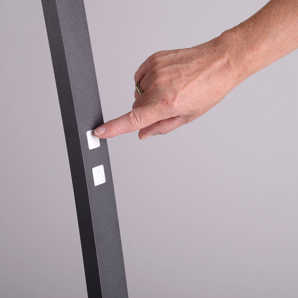 Bopp Bow LED Bogenleuchte, Aluminium geschliffen, Detail 2