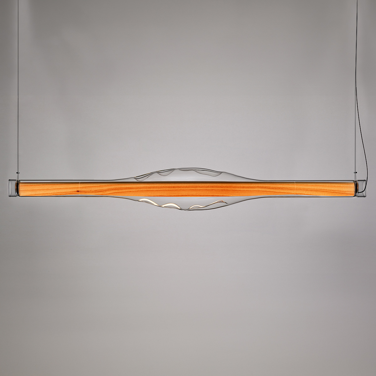 LZF Lamps Dune Horizontal LED Pendelleuchte, Buche (eingeschaltet)