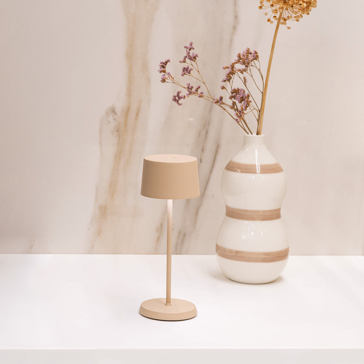 Zafferano AiLati Olivia Micro Pro LED Akkuleuchte, sandfarben