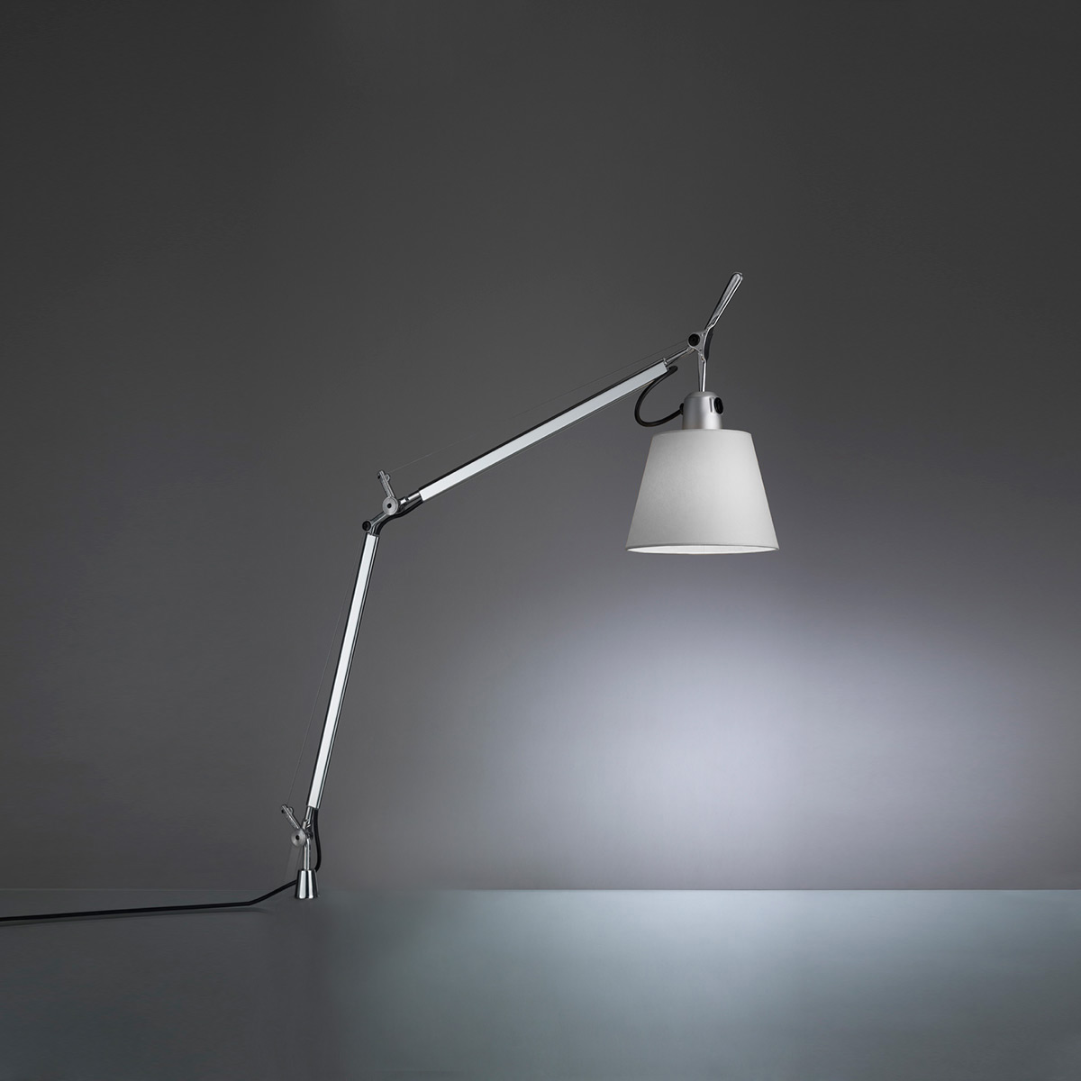 Artemide Tolomeo Basculante Tavolo, Schraubbgefestigung, Satin