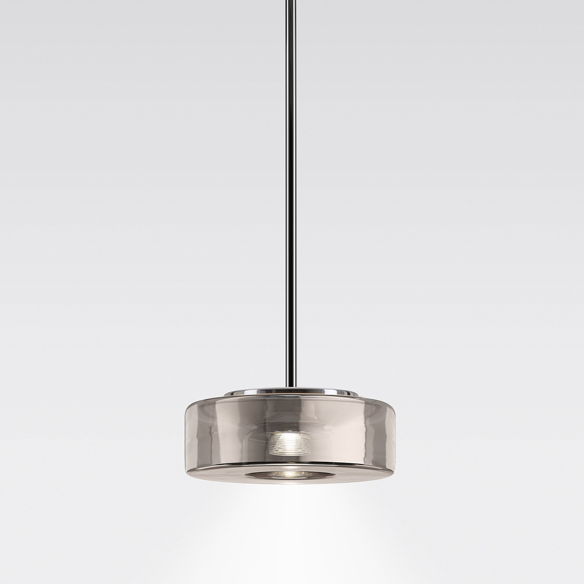 Serien.lighting Curling Suspension Tube S LED Pendelleuchte, 2700 K, Glas neusilber (©serien.lighting)