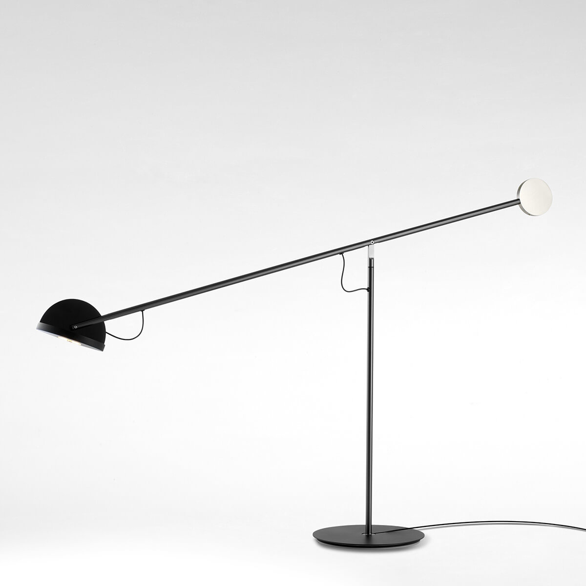 Marset Copérnica M LED Tischleuchte, graphit / schwarz, Gegengewicht: Nickel