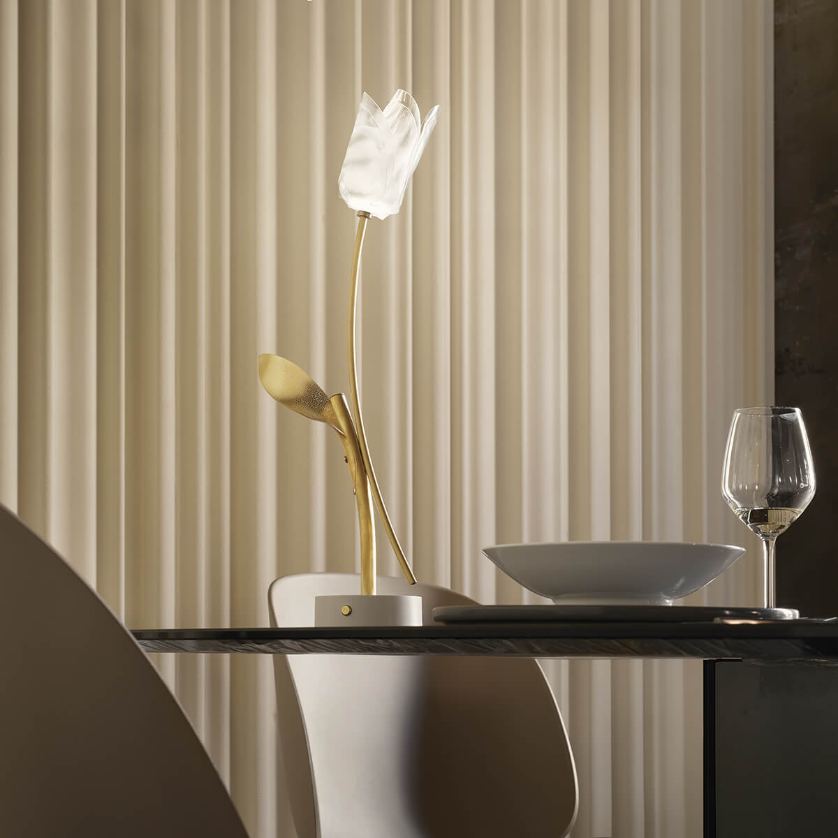 Slamp Tulip Battery LED Akkuleuchte, Messing / weiß