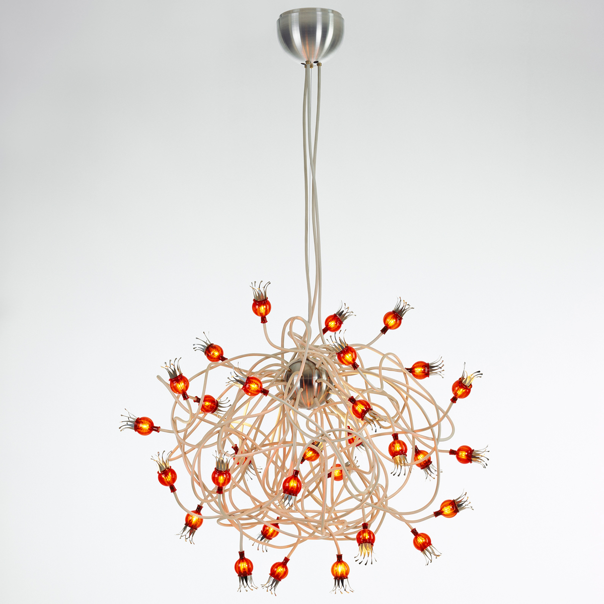 Serien.lighting Poppy Suspension Pendelleuchte, Schirme: rubinrot, Arme: beige