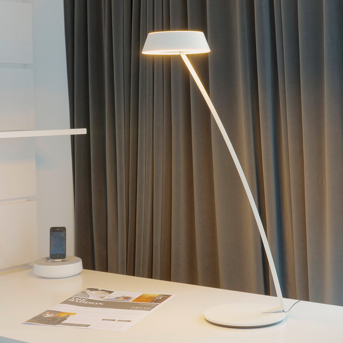 Oligo Glance LED Tischleuchte, gebogen, weiß matt