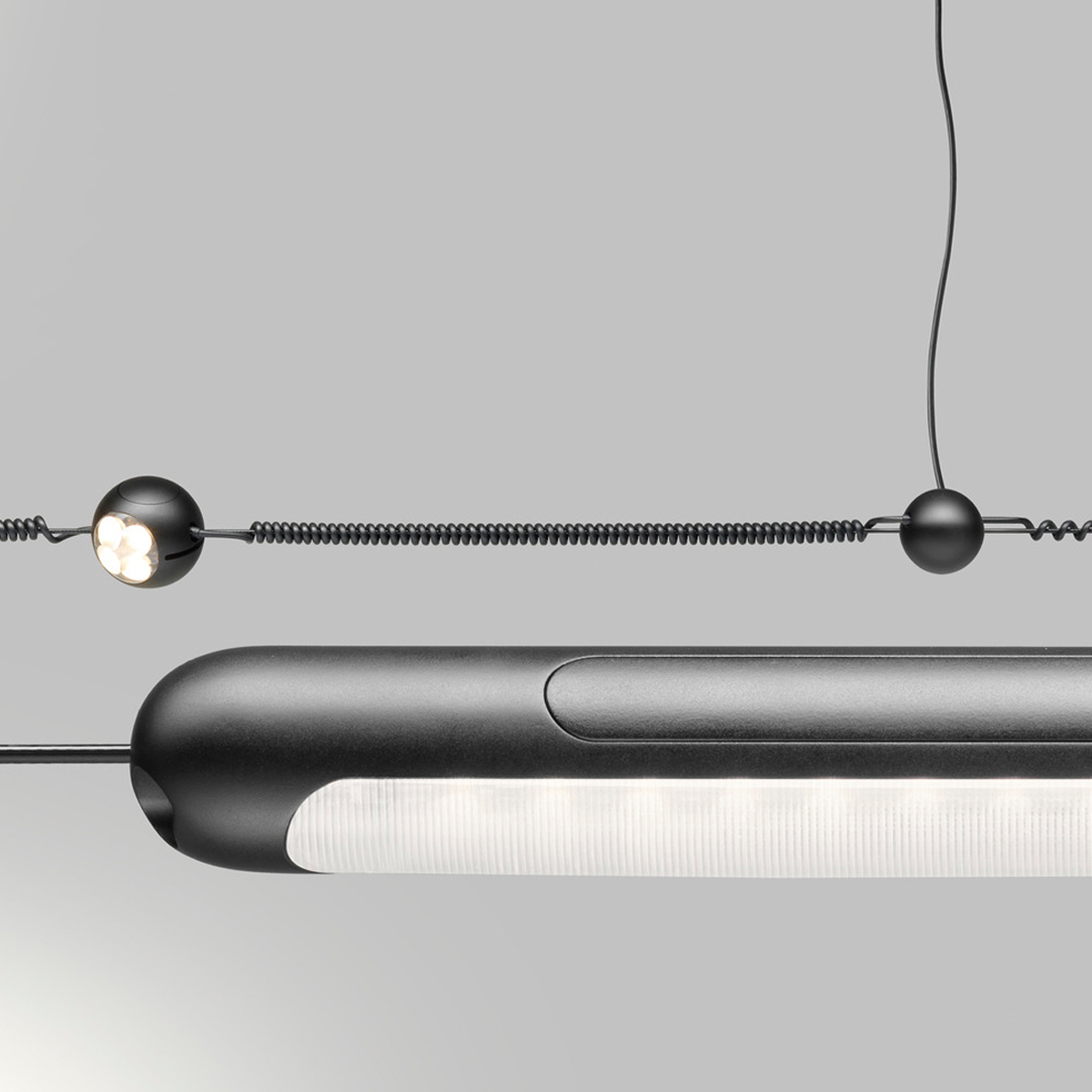 Belux Hello Spot 15° LED, schwarz, in Kombination mit Spannseilen, Hello Connect Spiralkabeln, Systemeinspeisung und Hello Flood LED